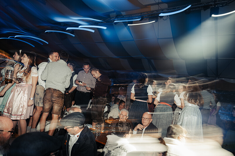 Live-Konzertaufnahme mit begeistertem Publikum – Eventfotografie von Niklas Gerdes