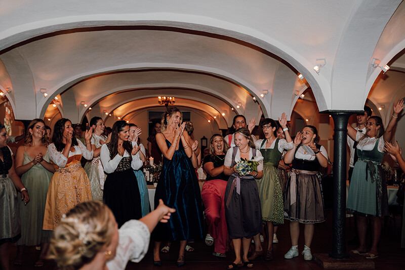 Erster Tanz des Brautpaares – emotionale Hochzeitsfotografie von Niklas Gerdes