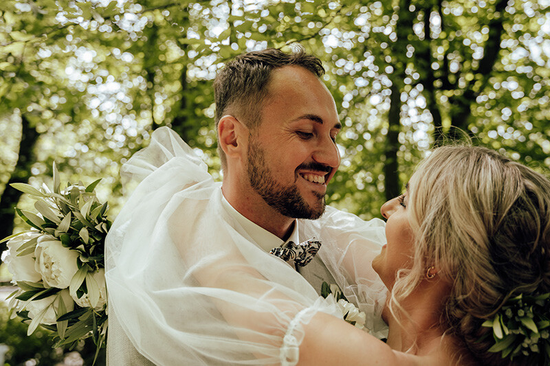 Hochzeitsfotografie von Niklas Gerdes – Brautpaar beim Shooting am Tag der Hochzeit