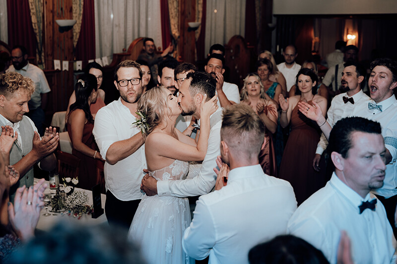 Letzter Tanz des Brautpaares – emotionale Hochzeitsfotografie von Niklas Gerdes